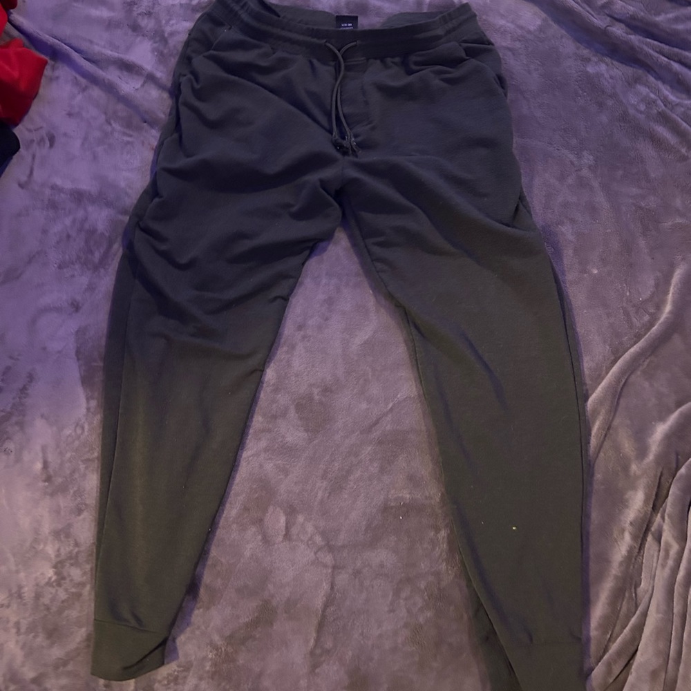 men’s green sweats💚